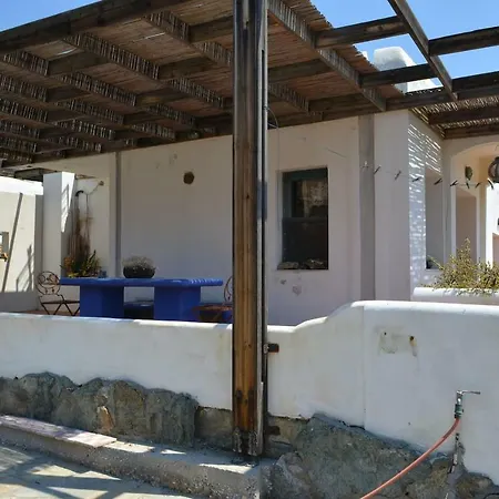Traditional Cycladic House On The Beach In Casa vacanze