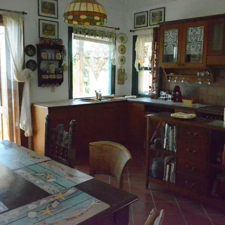 Traditional Cycladic House On The Beach In Casa vacanze
