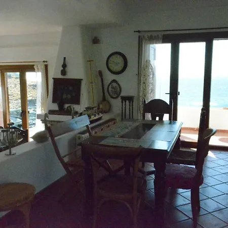 Casa vacanze Traditional Cycladic House On The Beach In *